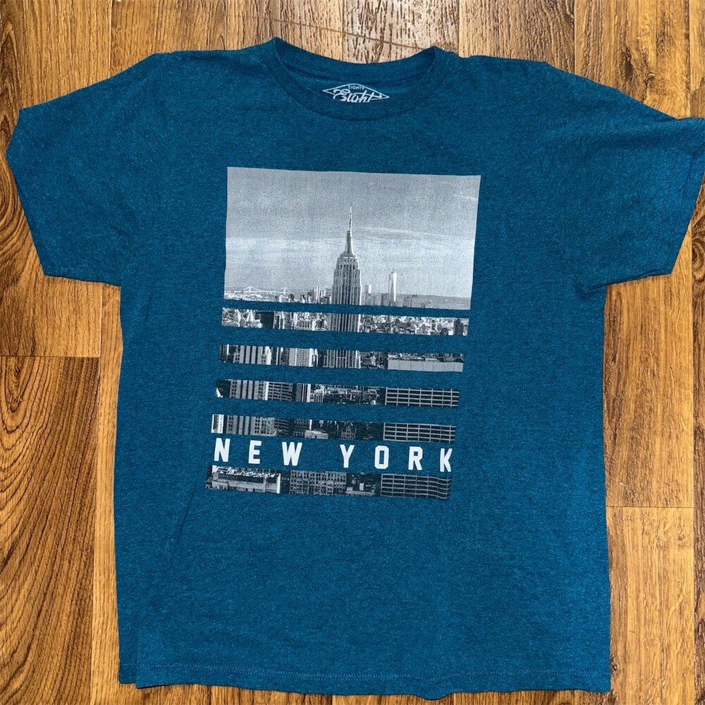 Eighty Eight New York Graphic T-Shirt Boys Size 18/20 Blue NYC Skyline Tee